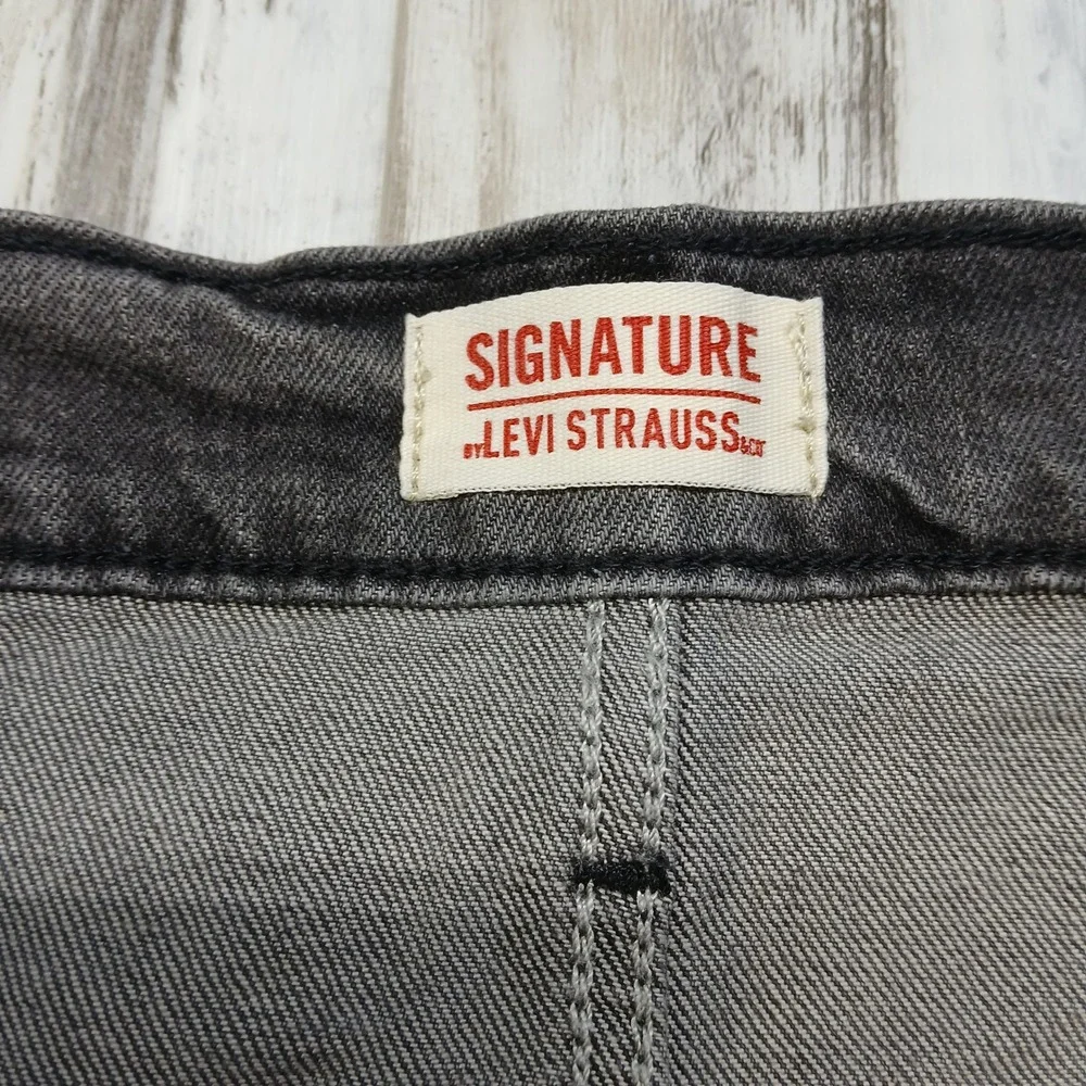 Signature by Levi Strauss Mens Gray Denim Shorts Size 38 Cotton Stretch Casual